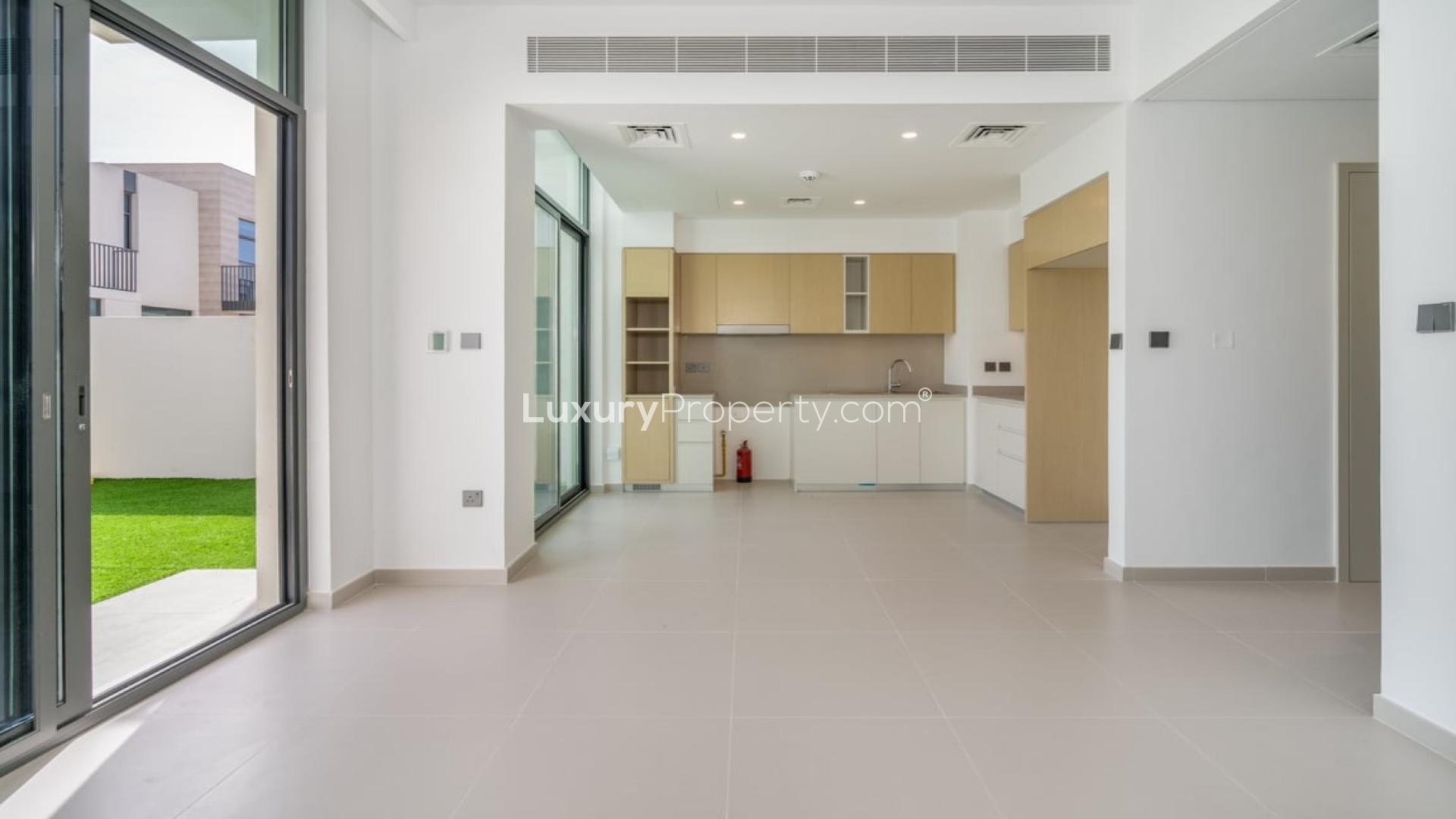 Modern kitchen in 3-bedroom townhouse, Arabian Ranches 3, Sun sub-community, available for rent