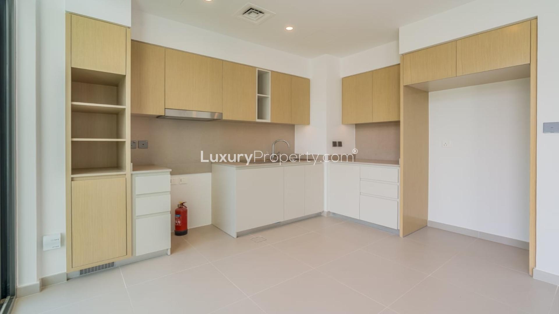 Elegant open-plan kitchen and living area in Arabian Ranches 3 townhouse for rent