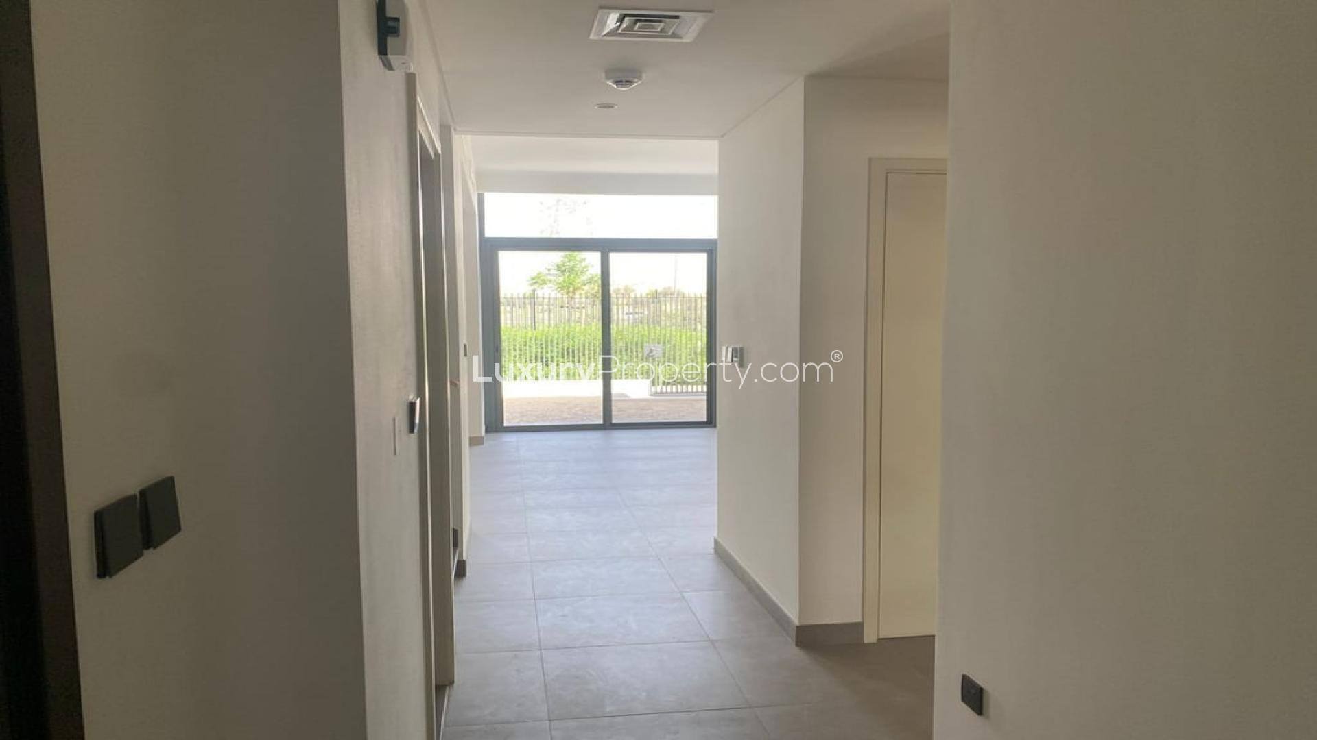 Modern kitchen in Arabian Ranches 3 townhouse for rent, Ruba community, 3 bedrooms, 4 bathrooms