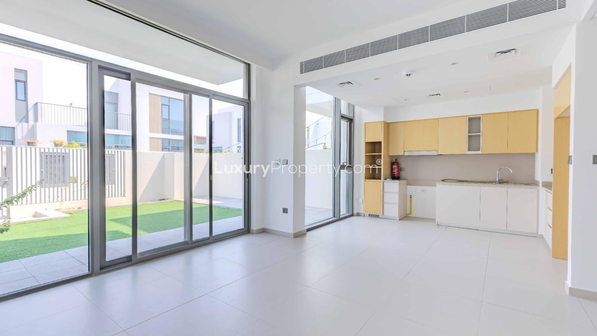 "Spacious landscaped garden at Arabian Ranches 3 townhouse for rent, Spring sub-community.",N/A,Modern kitchen area in spacious Arabian Ranches 3 townhouse for rent, Spring community