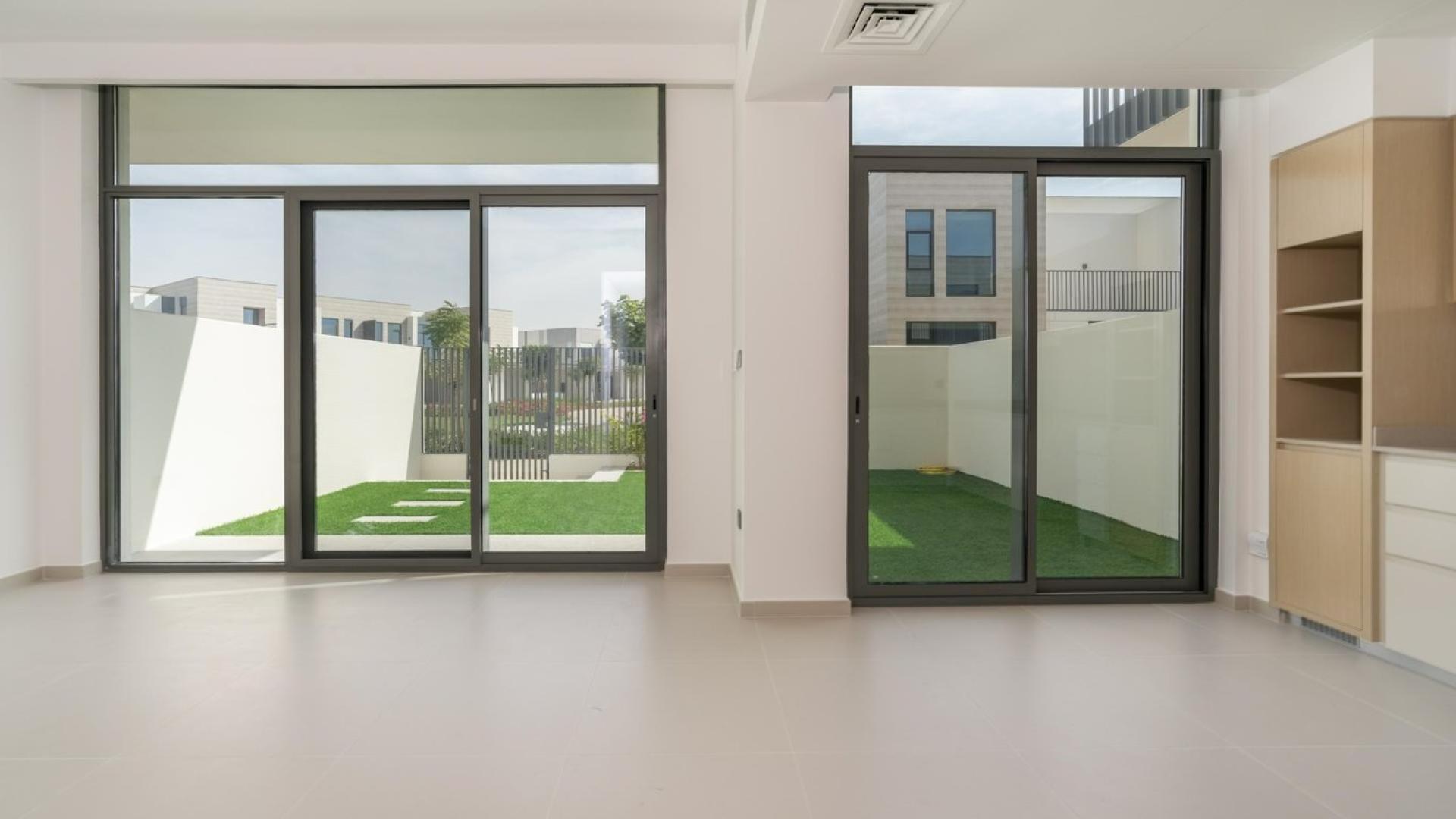 Modern 3-bedroom townhouse garden view in Sun, Arabian Ranches 3 for rent