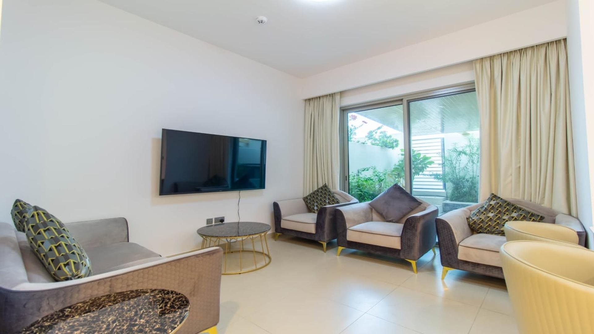 Townhouse for rent in Camelia, Arabian Ranches 2, with parking and modern facade