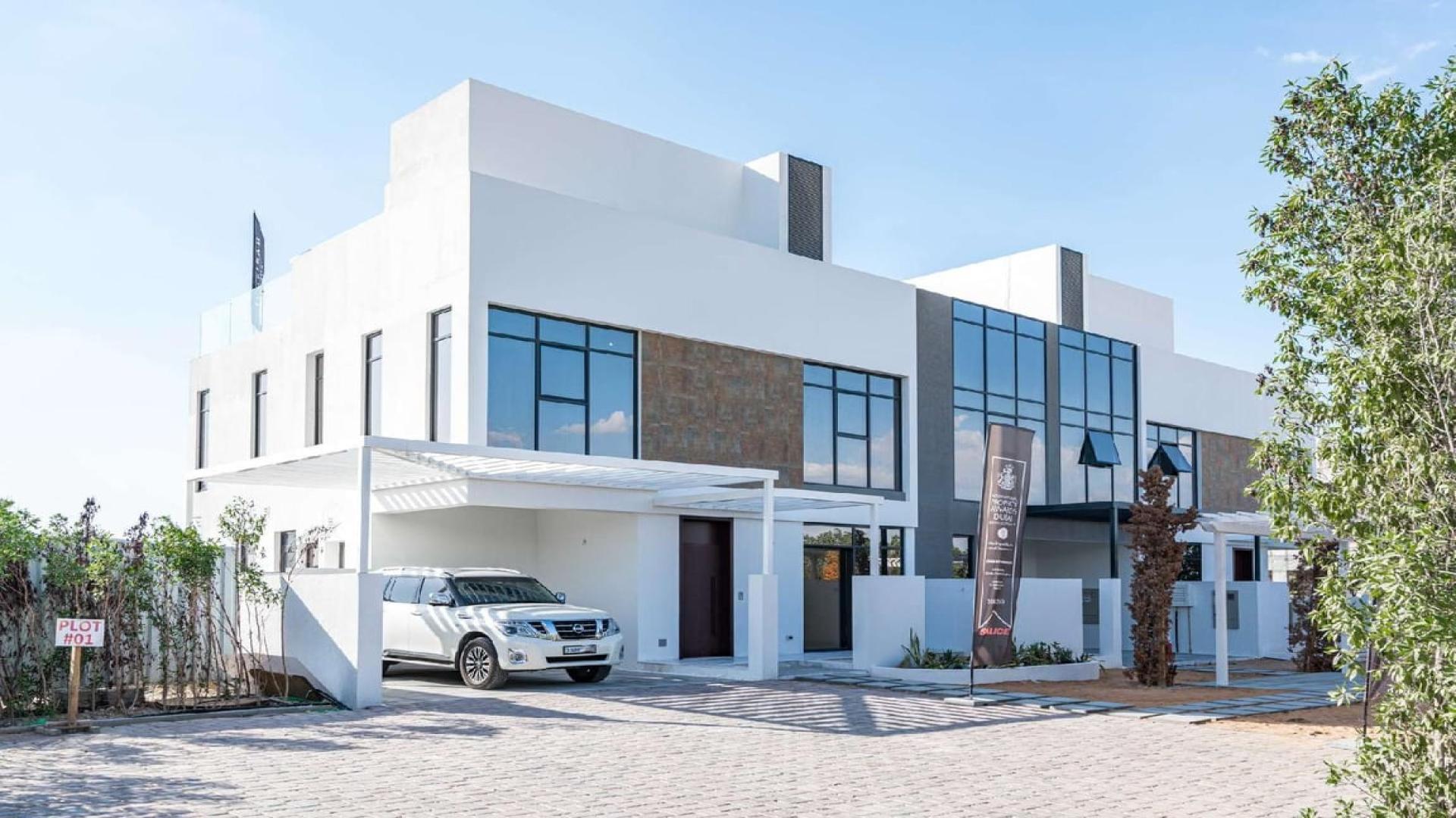 Modern townhouses overlooking lush golf course in Jumeirah Luxury, Jumeirah Golf Estates