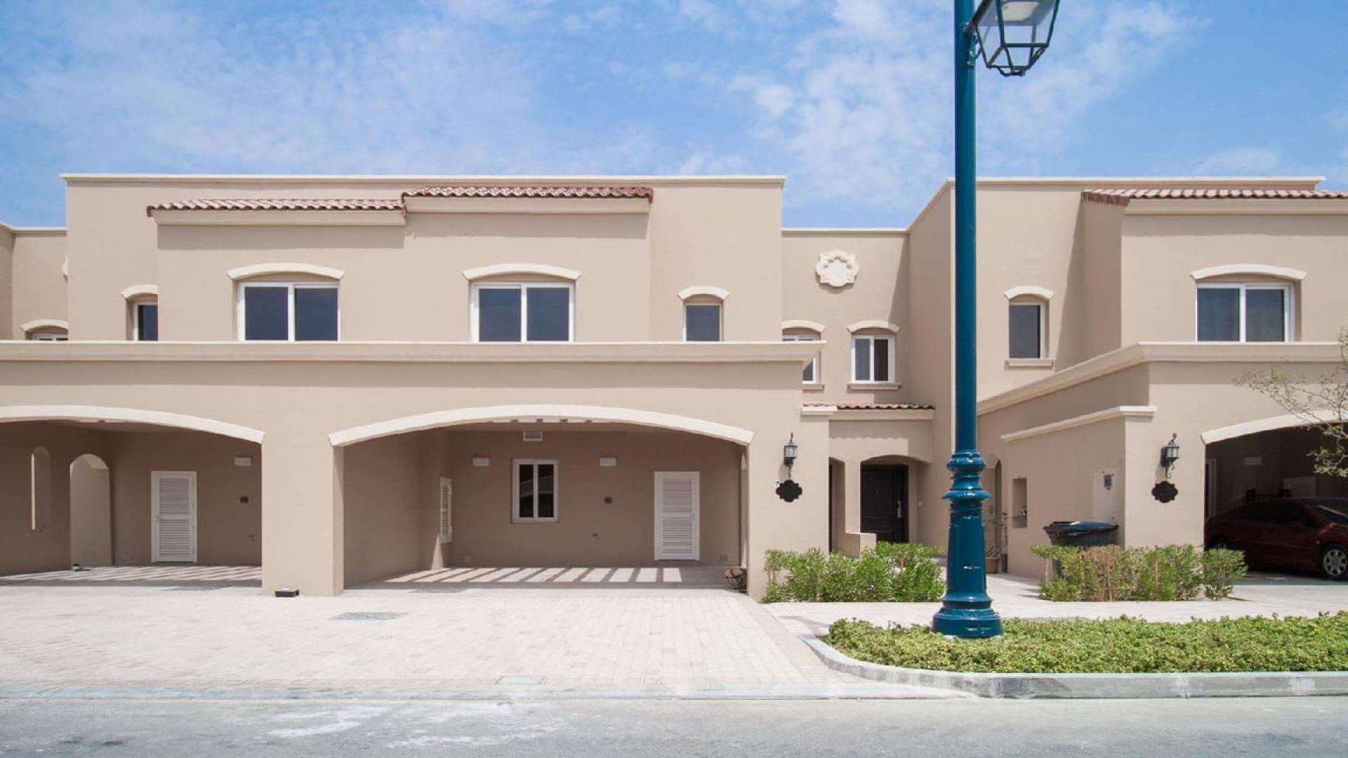 Lovely three-bedroom Serena townhouse for sale in Casa Dora community, single row location