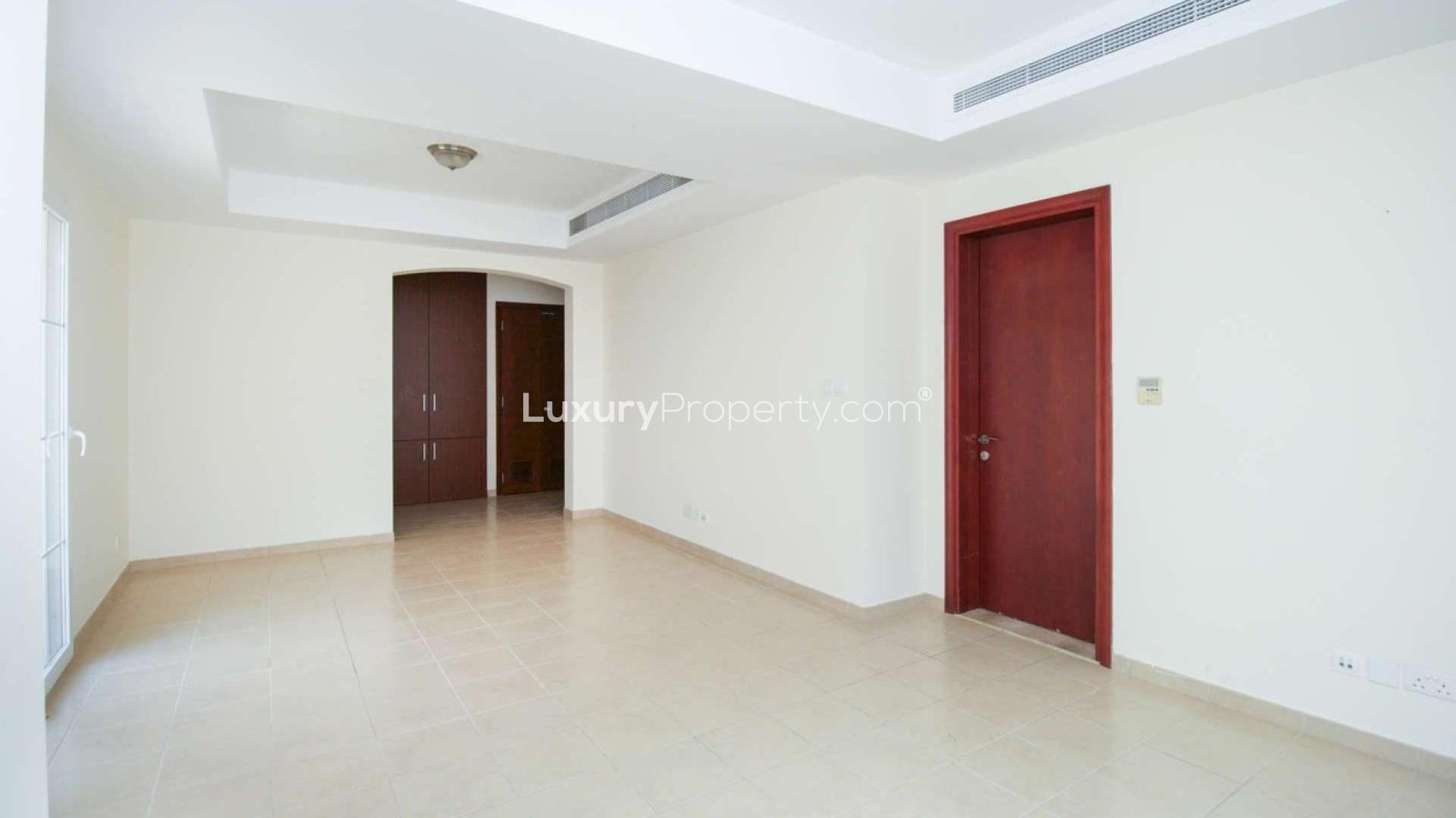 "Vacant 3-bedroom townhouse for sale in Arabian Ranches, Alma sub-community, single row villa.",Empty living room in three-bedroom townhouse, Alma, Arabian Ranches community