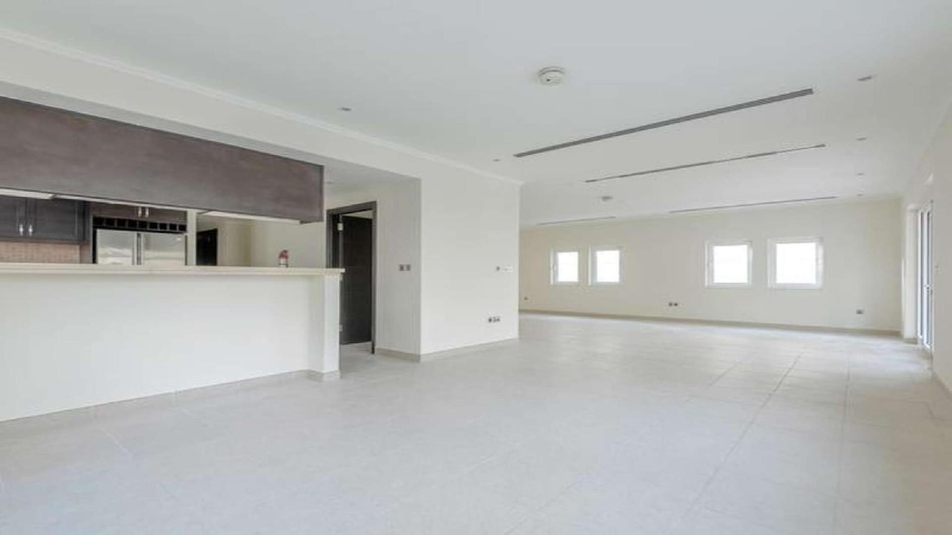 Spacious open-plan living area in Jumeirah Park villa for rent, bright and modern design