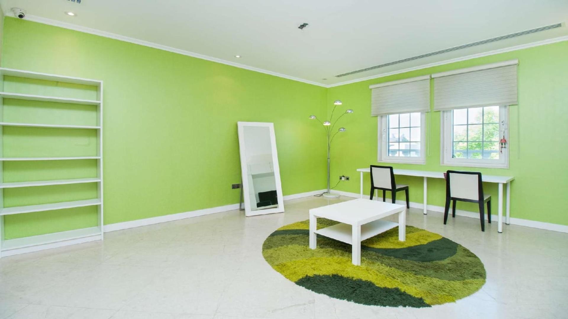 Luxury kitchen in fully upgraded 3-bedroom Legacy Villa, Jumeirah Park for rent