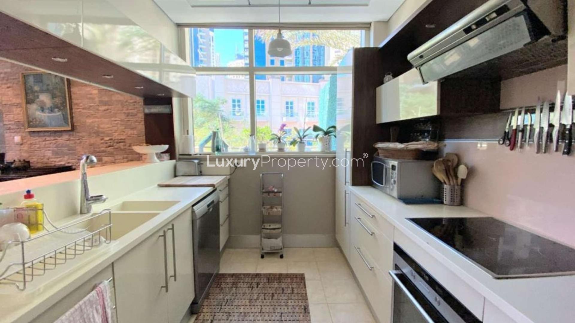 Modern kitchen in 3-bedroom duplex villa, Al Sahab 1, Dubai Marina, available for rent