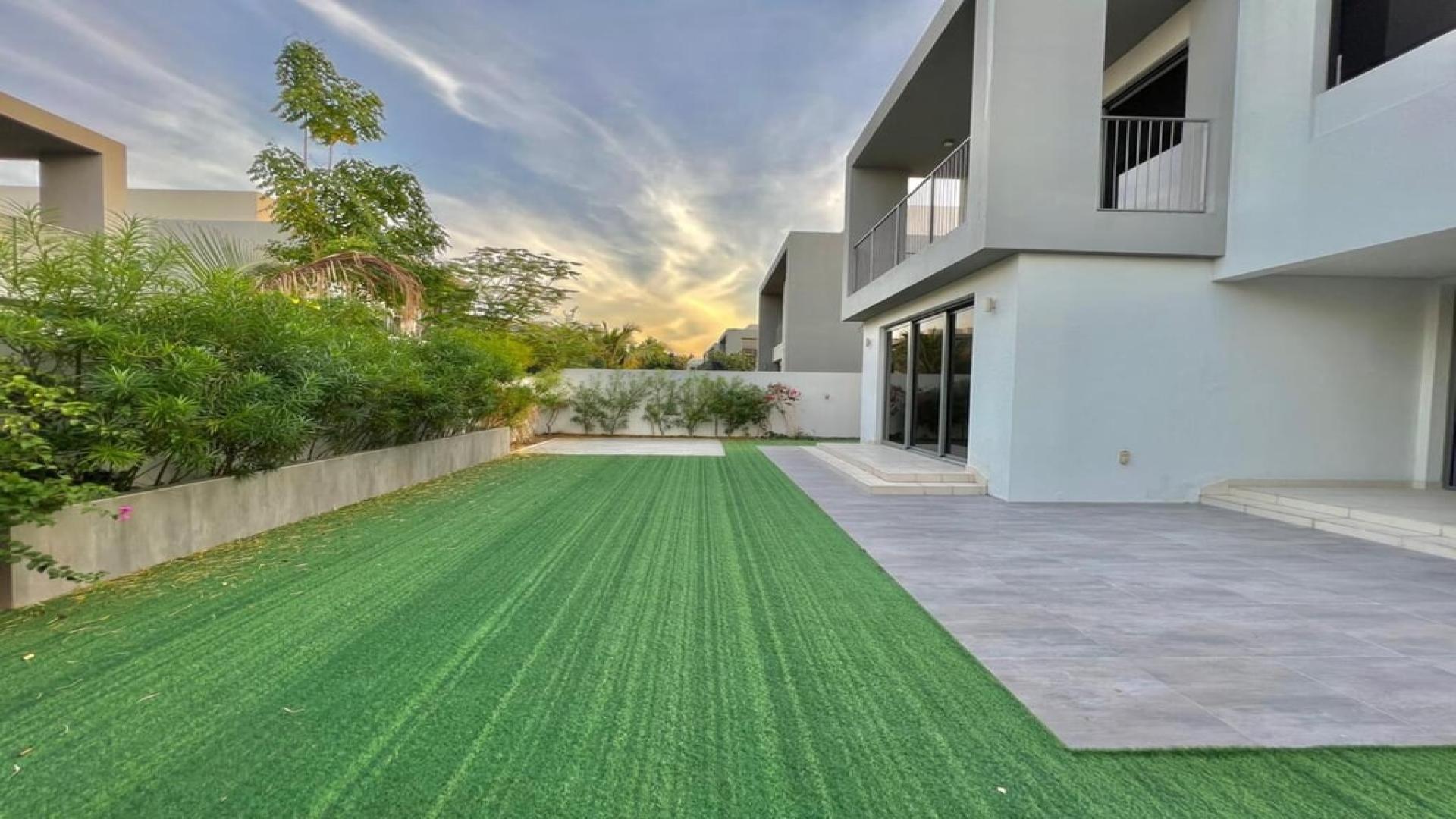 Elegant open-plan kitchen and living area in Sidra Villas II, Dubai Hills Estate