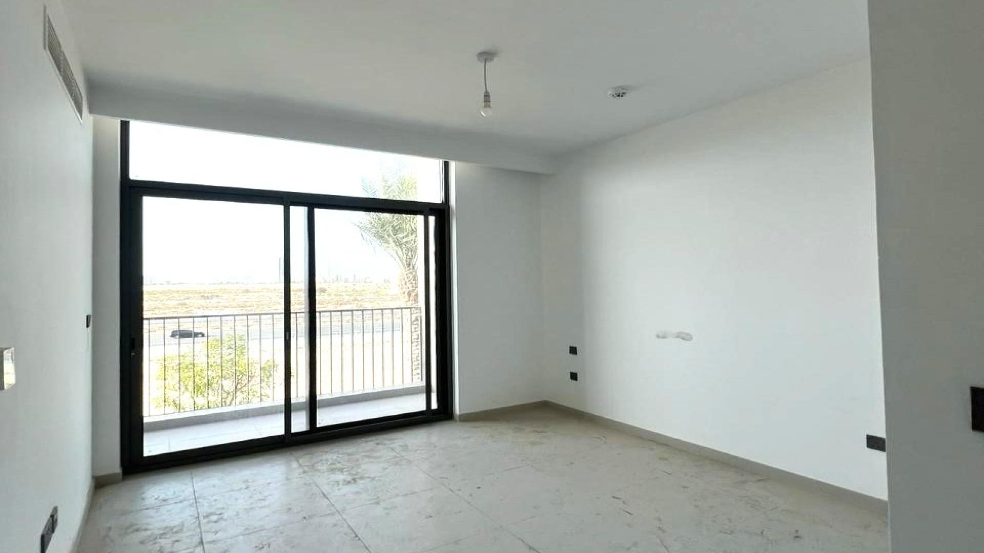 Modern kitchen in vacant 3-bedroom villa, Arabian Ranches 3, Sun community, for rent