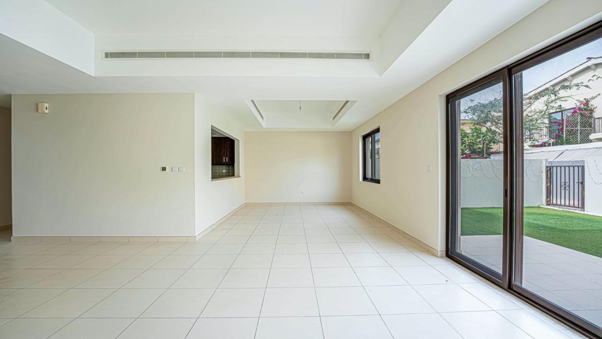 Spacious living room in Mira 3 villa with sliding doors and tiled floors for rent