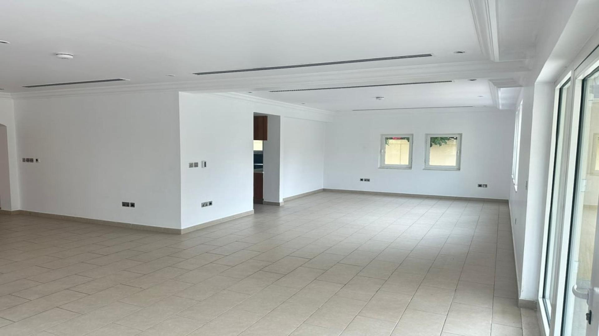 Corner villa with spacious garden in Jumeirah Park, Heritage, available for rent now