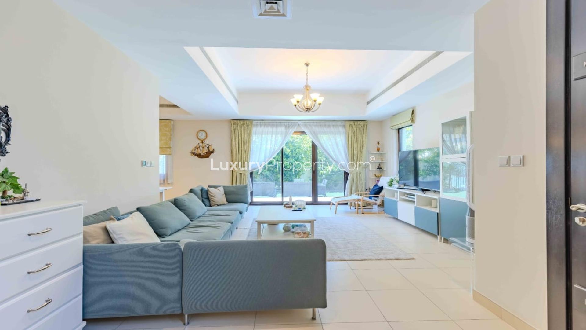 Spacious villa in Mira, Reem with private garden, patio furniture, and bicycle for rent