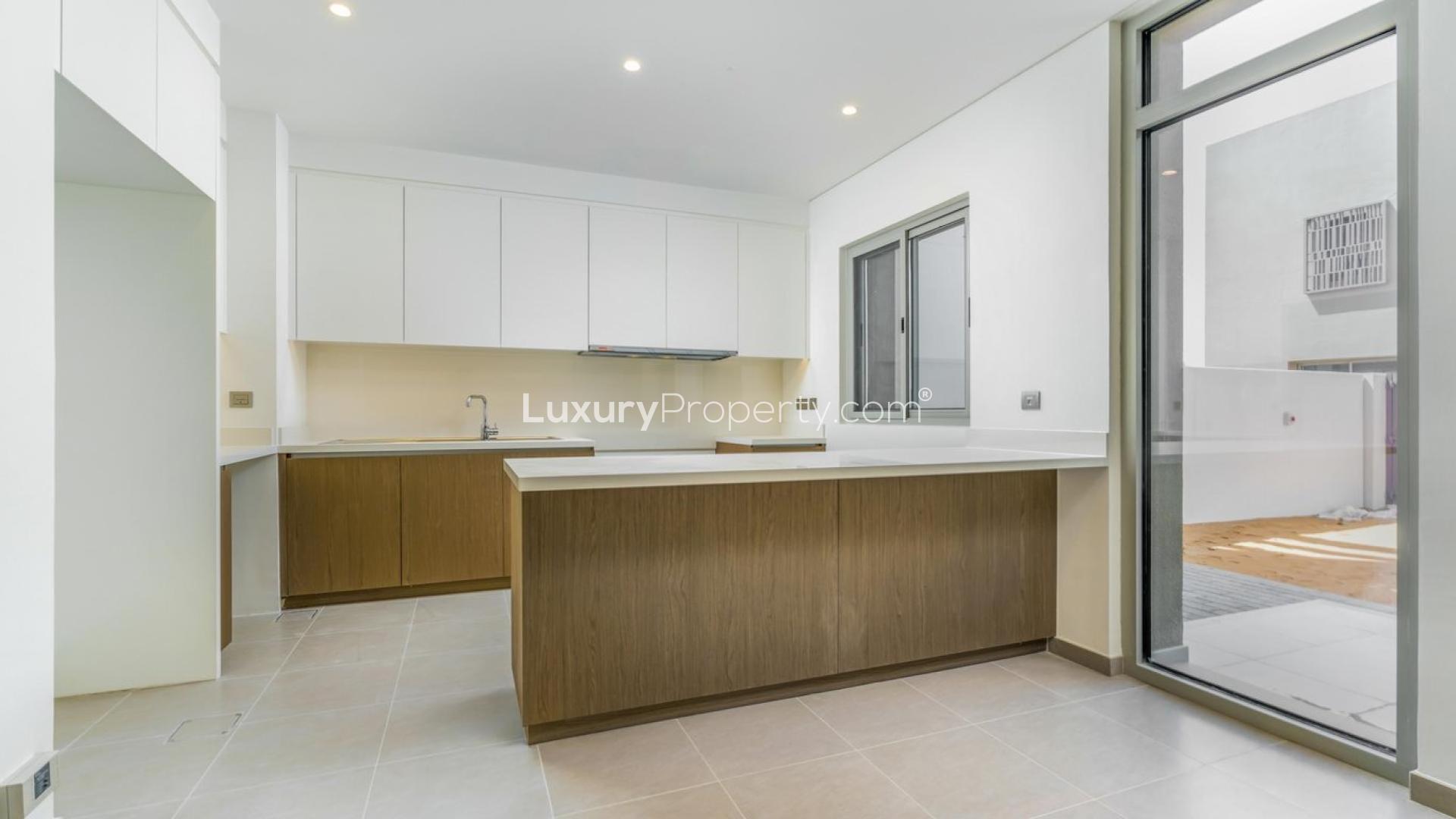 Modern kitchen in 3-bedroom villa, Arabian Ranches 2, Reem Community, available for rent