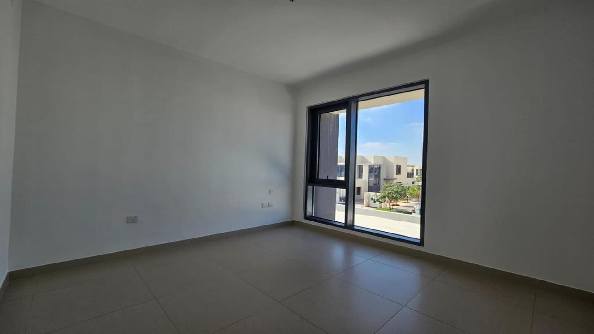 Villa exterior with garden in Maple, Dubai Hills Estate, for rent. Ref: LP41254