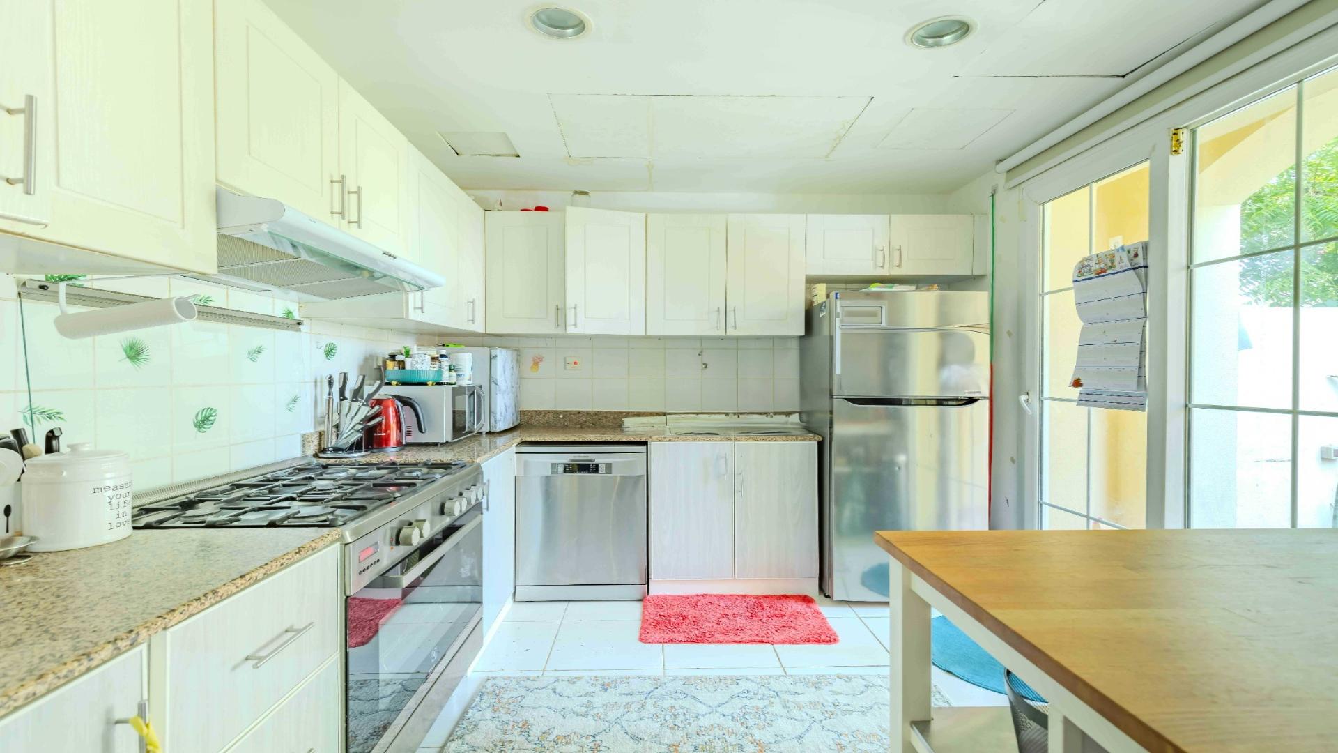 Charming living area in 3-bedroom villa for rent, Springs 11, peaceful suburban living