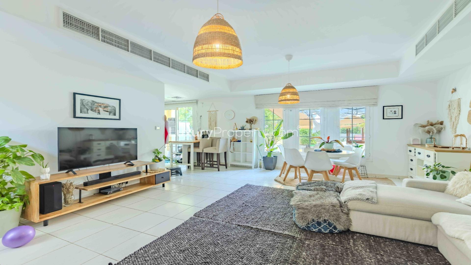 Living room in charming 3-bedroom villa for rent in Springs 11, The Springs