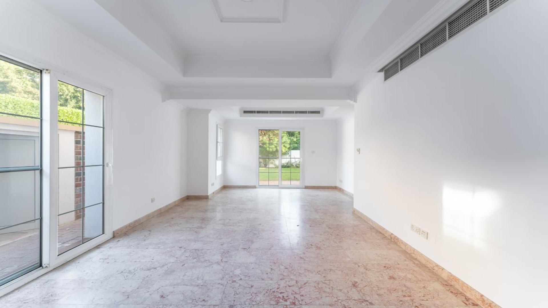 Exterior view of spacious villa with lawn in Al Reem 1, Arabian Ranches for rent