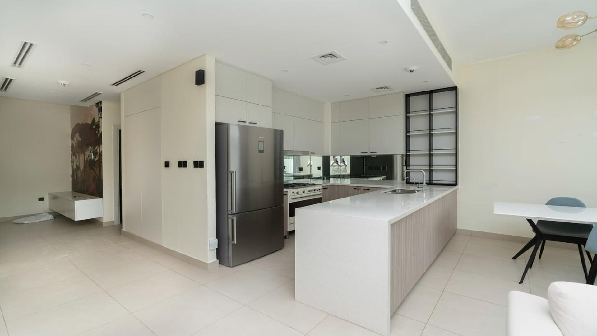 Modern living area in 3-bed villa at Golf Grove, Dubai Hills Estate, open-plan kitchen