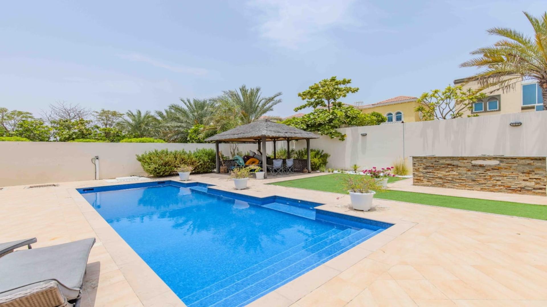 Elegant 3-bedroom villa with private pool in Jumeirah Park Legacy community for rent
