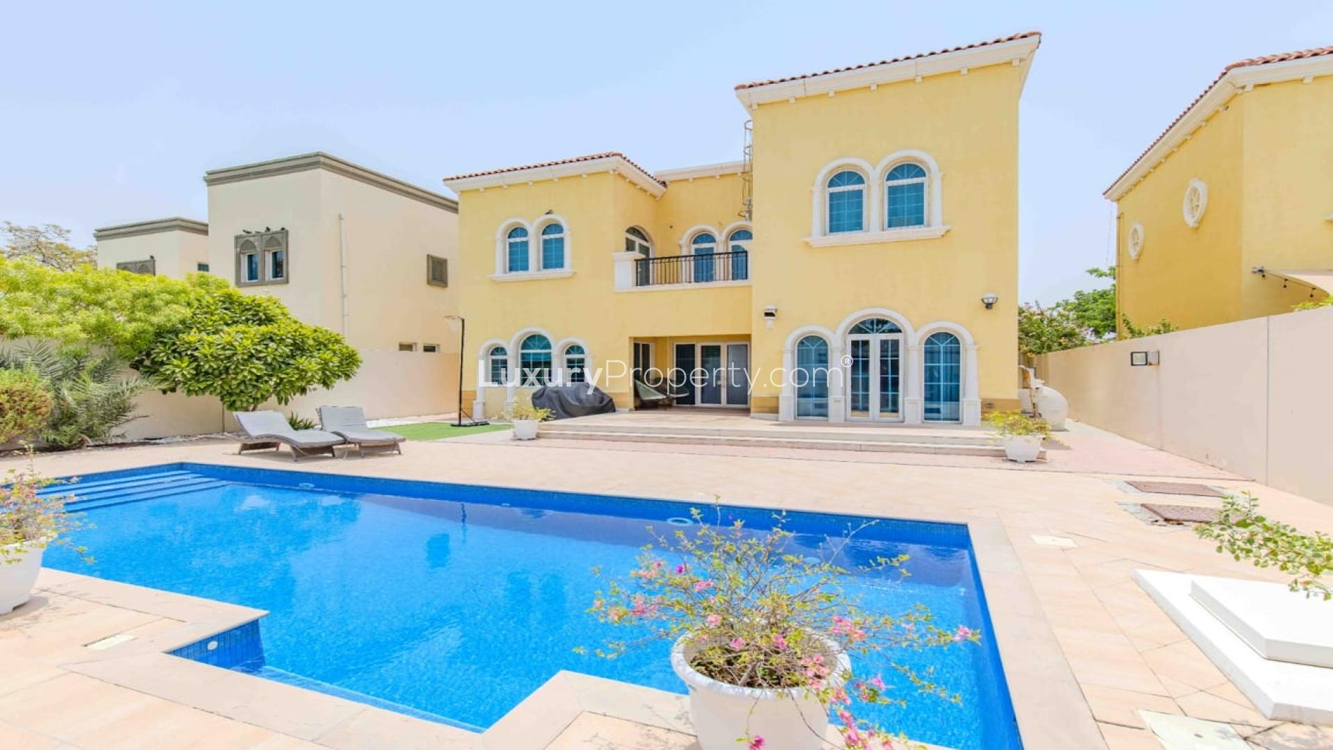 Elegant villa with private pool in Jumeirah Park, Legacy community, available for rent