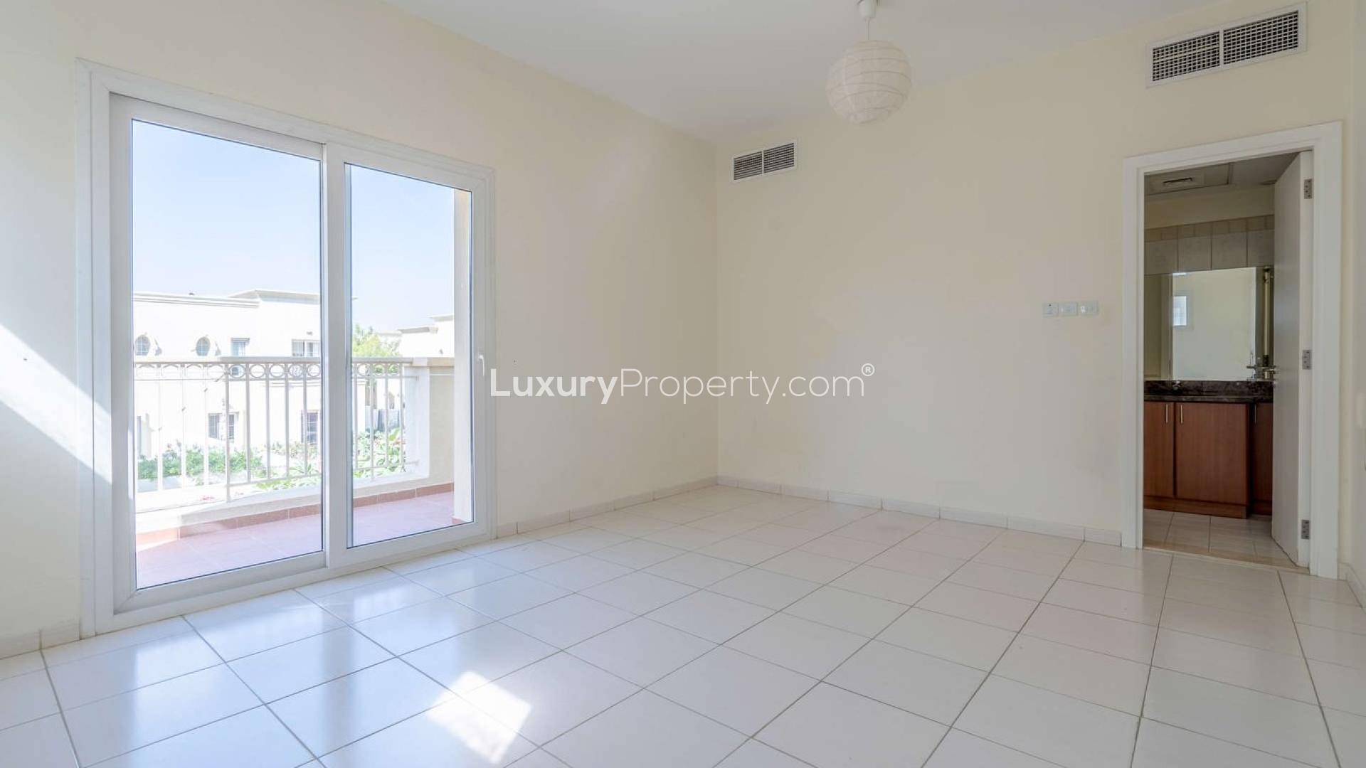 Bright living room in three-bedroom villa, Springs 7, Emirates Living, for sale