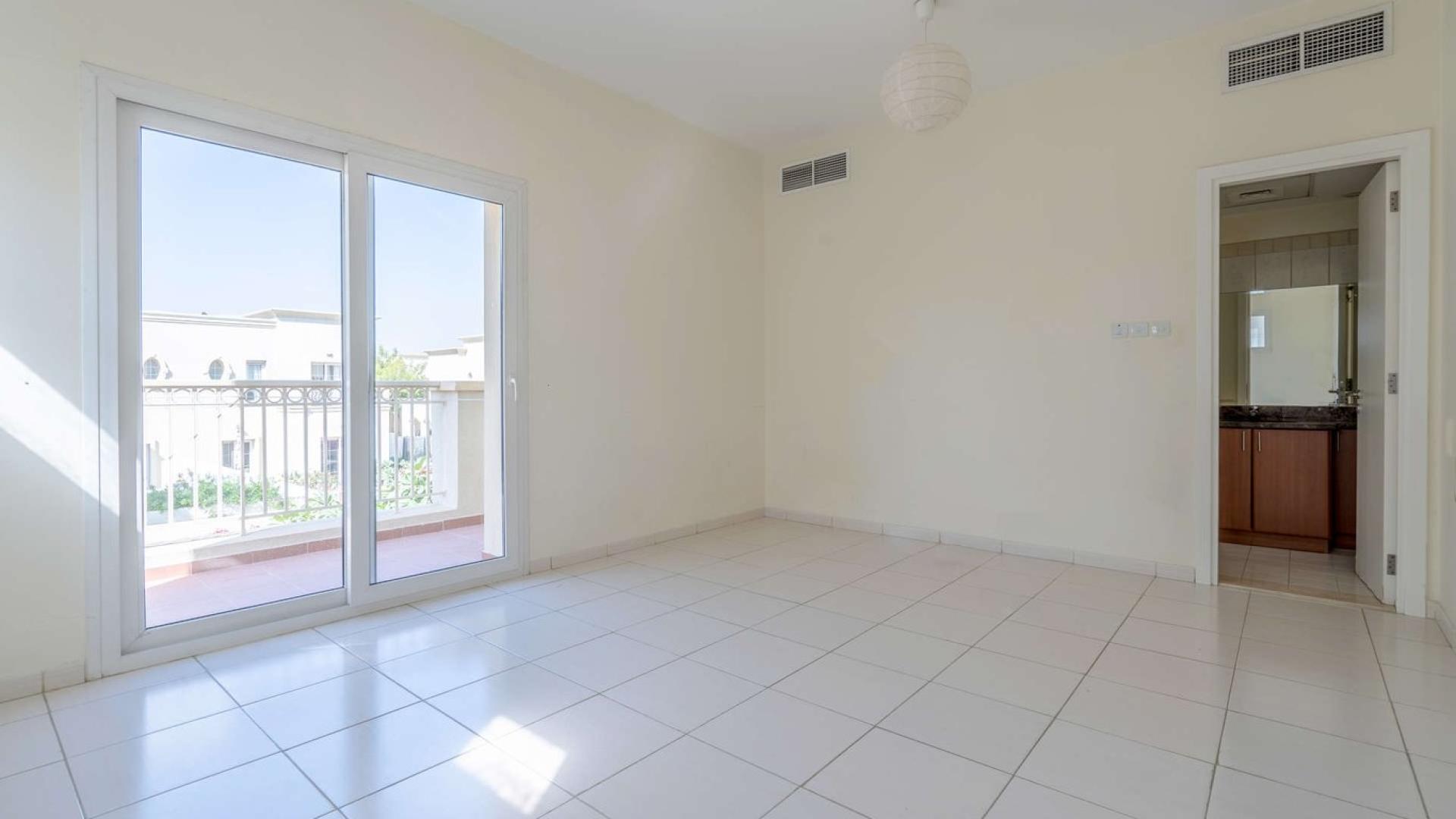 Bright living room in three-bedroom villa, Springs 7, Emirates Living, for sale