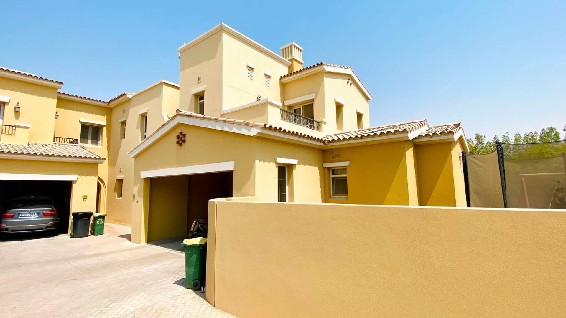 Spacious living room in 3-bedroom villa for sale, Palmera Arabian Ranches Dubai