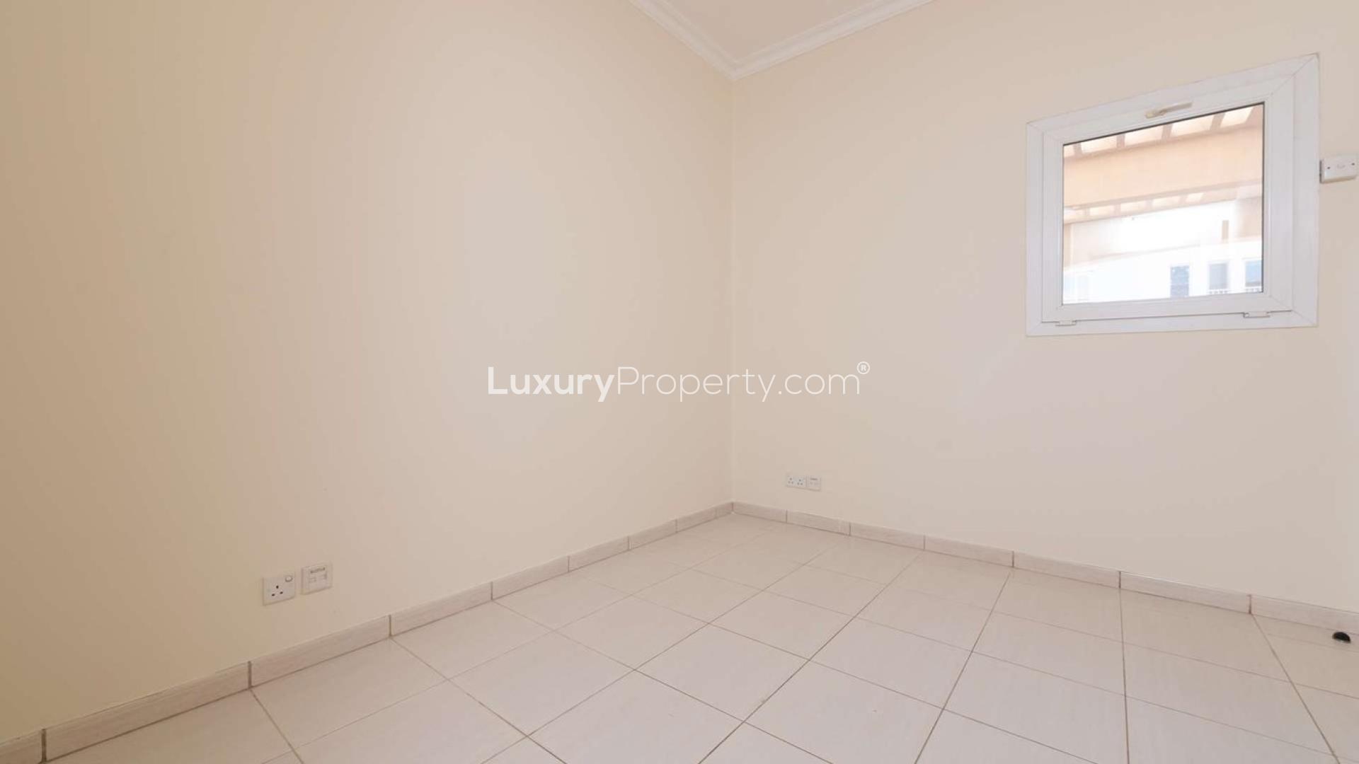 Bright living room with garden view in The Springs, three-bed villa for sale