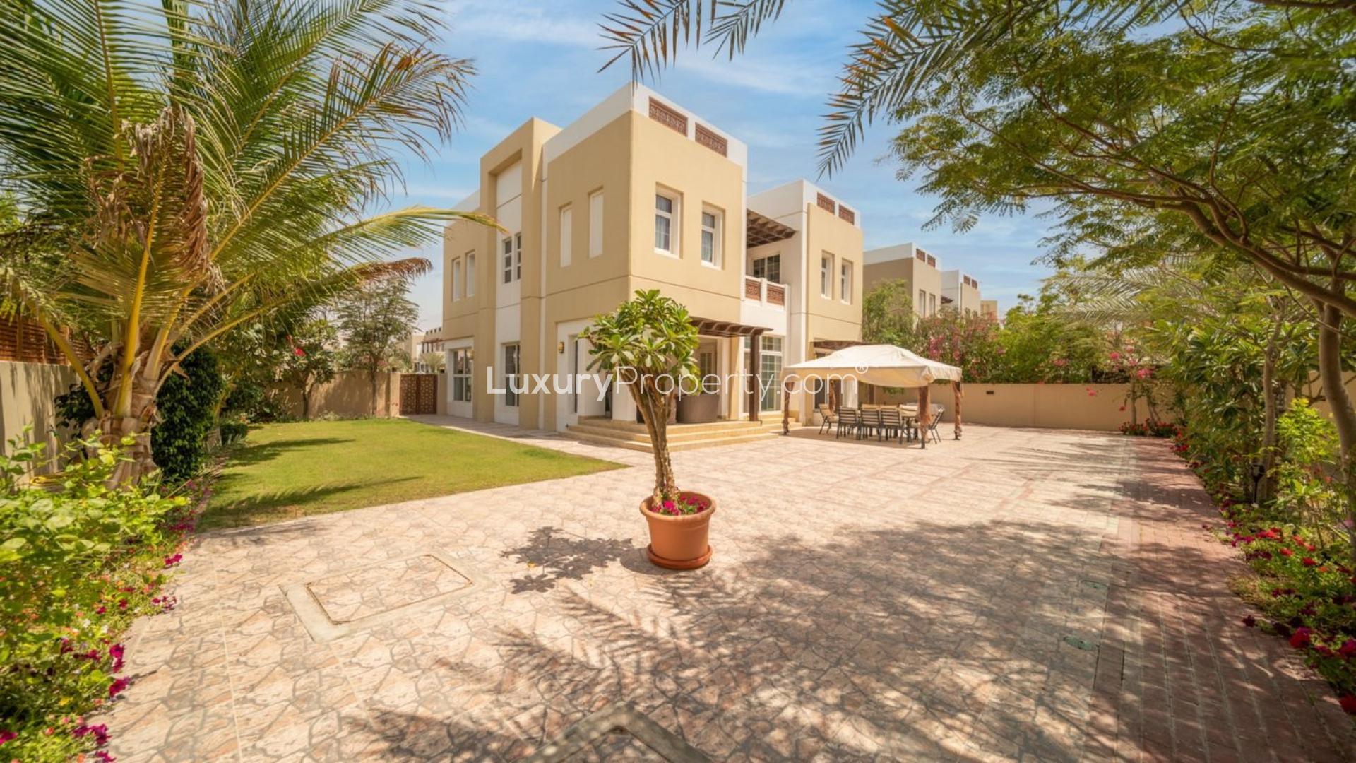 "Spacious villa with patio and garden in Rahat, Mudon. LP11867 for sale.",Spacious villa with lush garden and patio in Rahat, Mudon, for sale