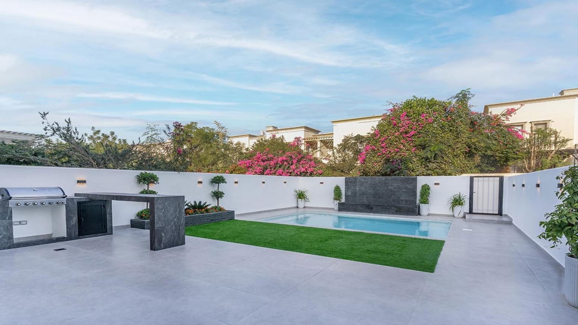 Luxurious villa with private pool and garden in Springs 11, Dubai