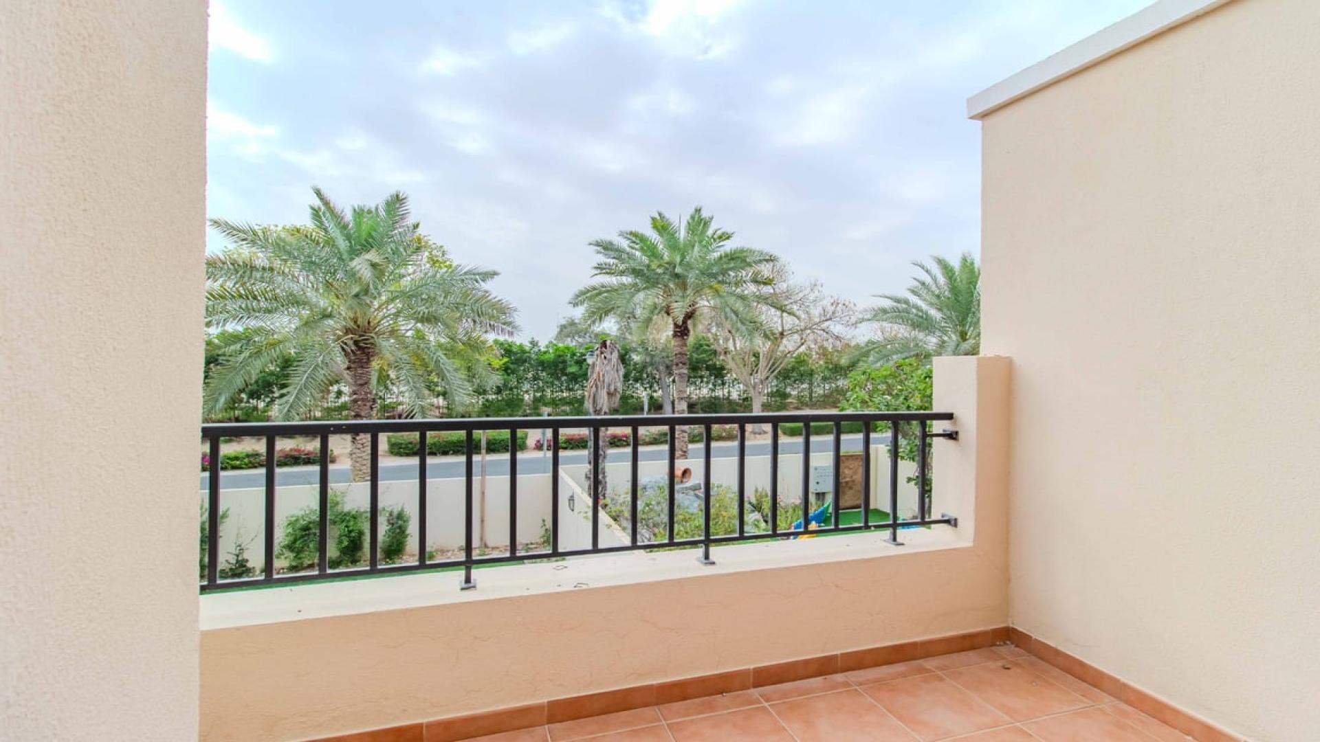 Spacious living room with tiled floor in 3M villa, Al Reem 1, Arabian Ranches