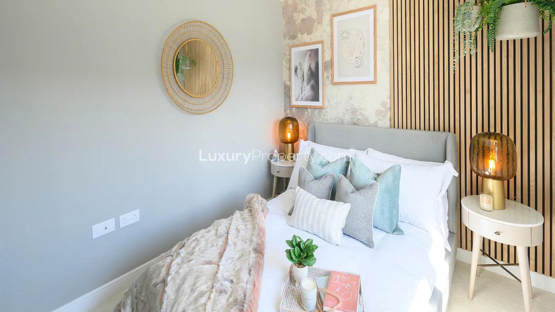 Cozy bedroom in 3-bedroom apartment for rent, Foal Hurst Green, London