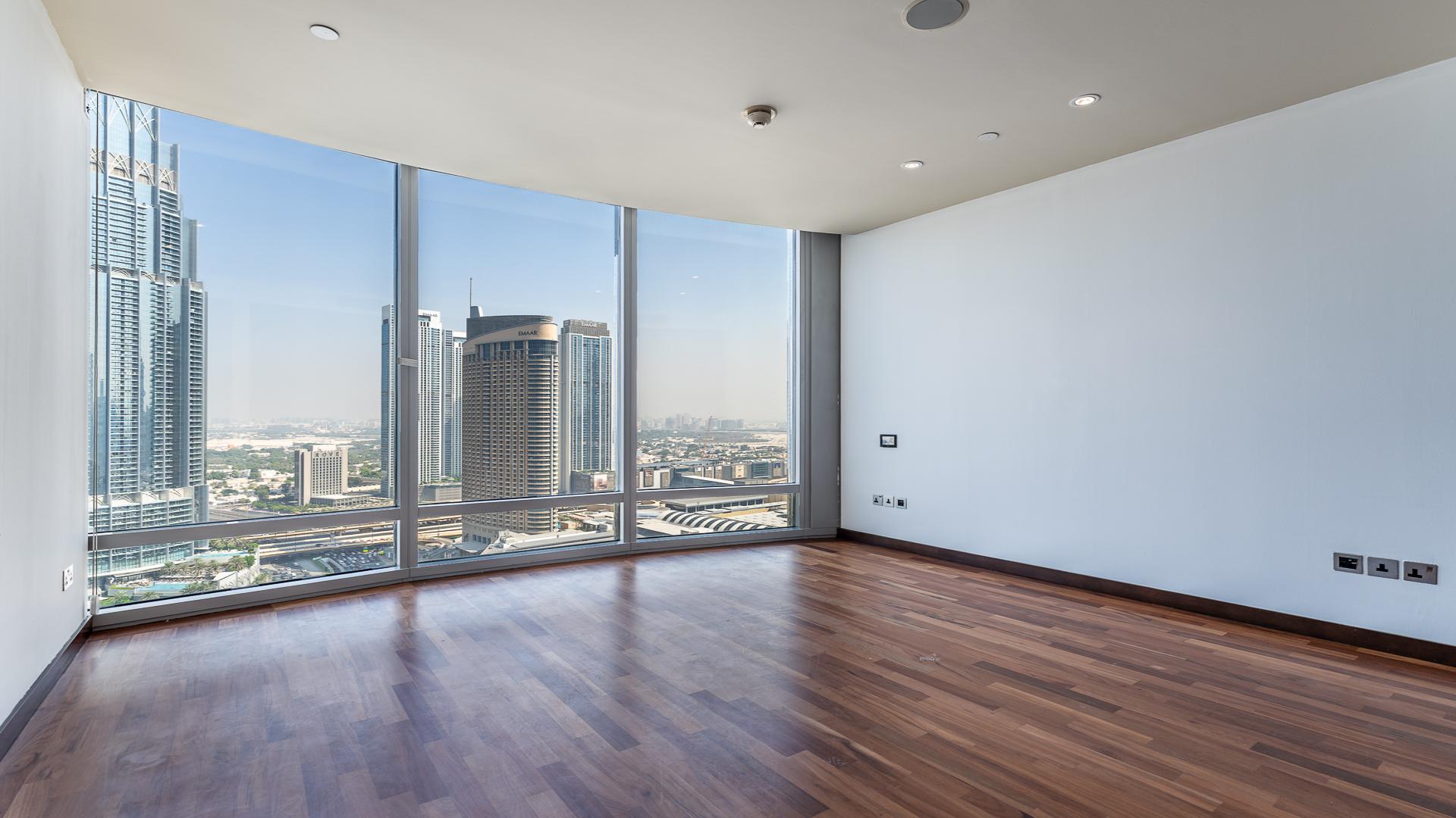 Luxury 3-bed apartment with panoramic views in Burj Khalifa, hardwood floors, spacious interior