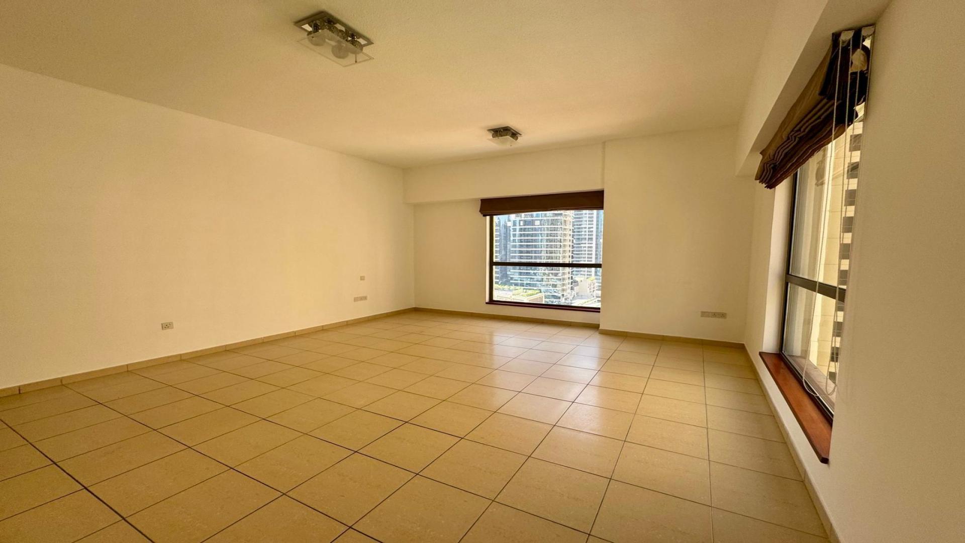 Unfurnished spacious room in Sadaf 8, Jumeirah Beach Residence apartment, available January