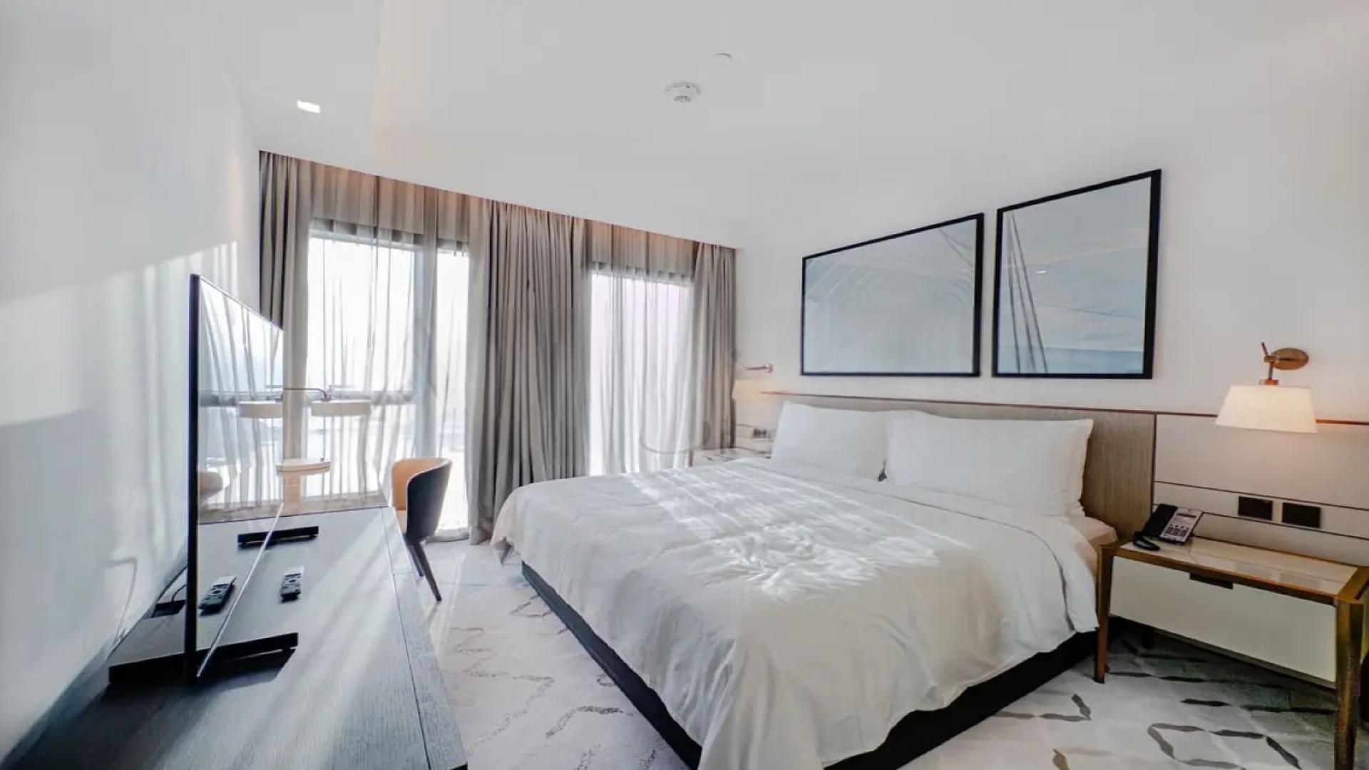 Modern kitchen and dining area in Dubai Creek Harbour apartment for rent, Address Harbour Point