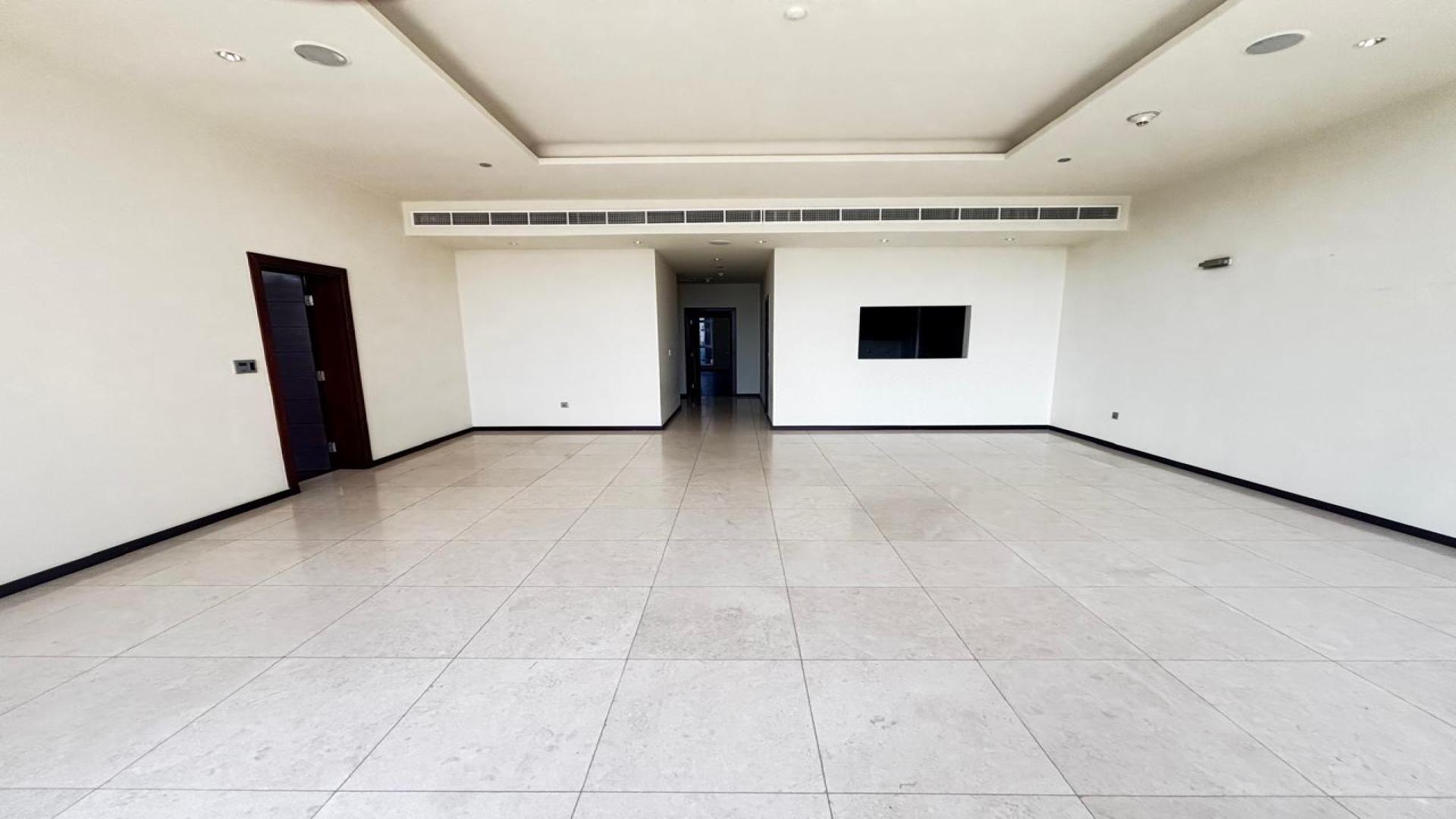 Spacious living area in Tiara Residences apartment, Palm Jumeirah, with large windows
