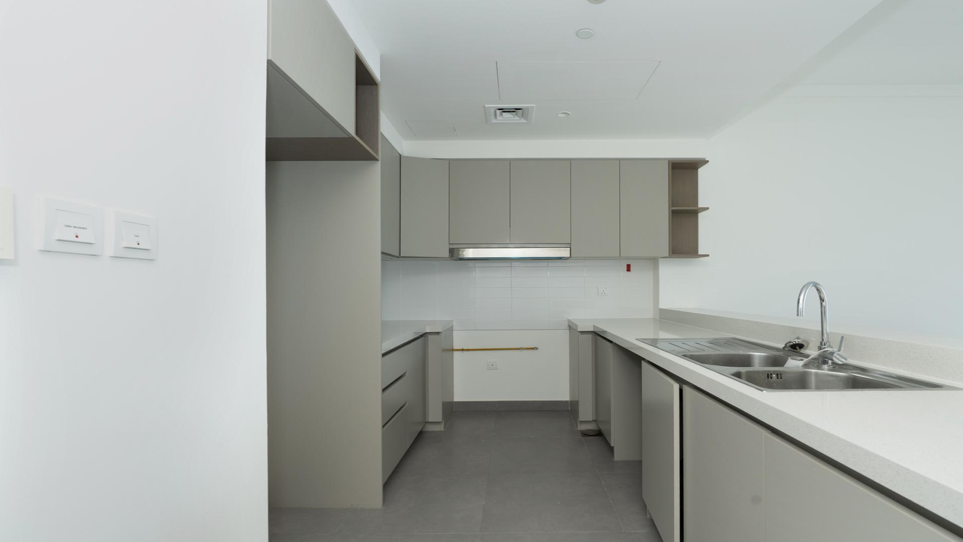 Modern kitchen in Creek Gate Tower 2 apartment, Dubai Creek Harbour, mid-floor, for rent