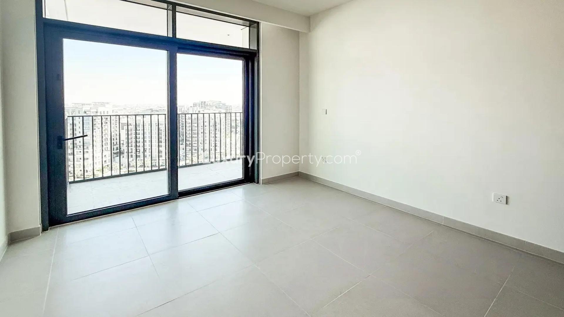 Brand new kitchen with modern cabinetry in Dubai Creek Harbour apartment for rent