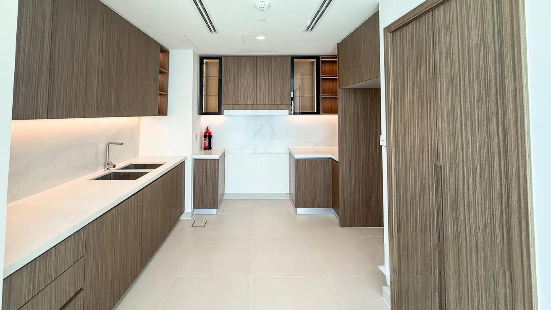 High-floor apartment with large windows and water views in Dubai Creek Harbour