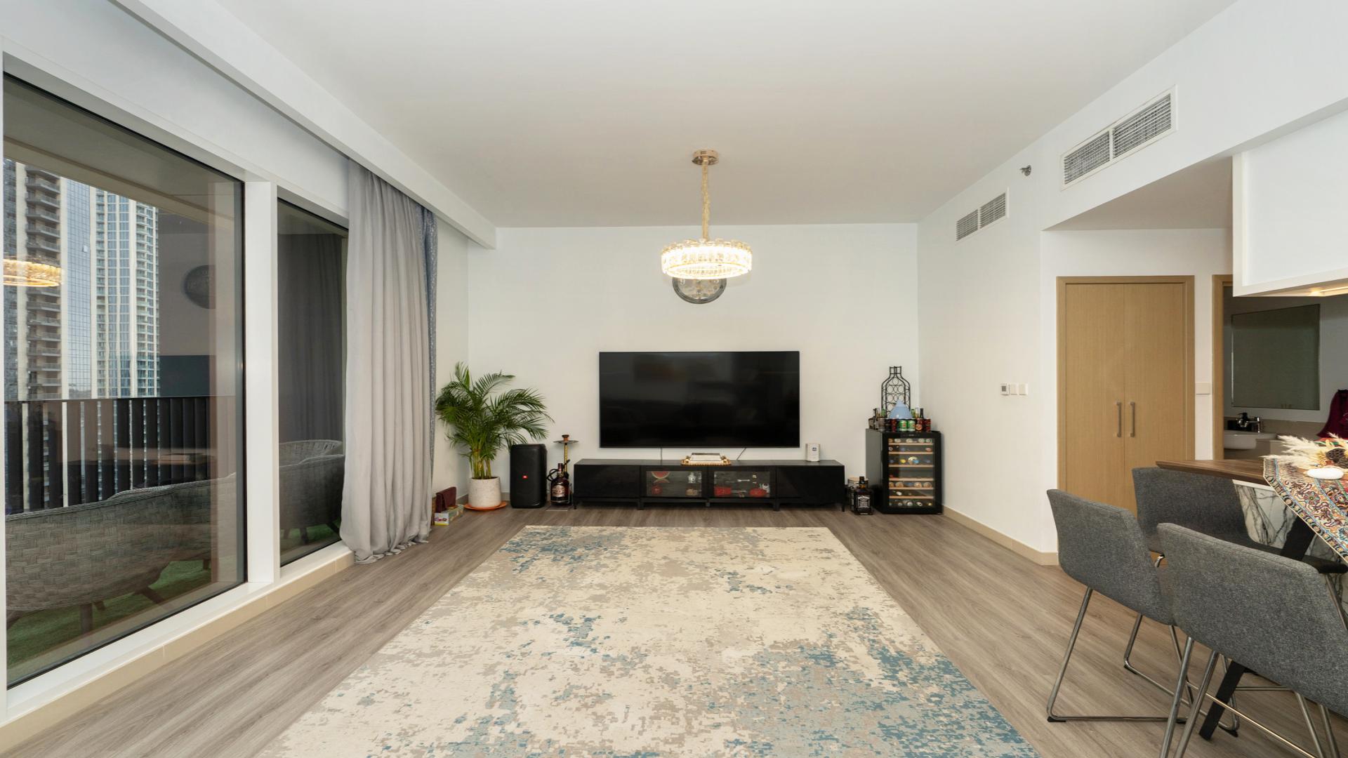 Furnished living room in 3-bedroom apartment, Creek Horizon Tower 1, Dubai Creek Harbour