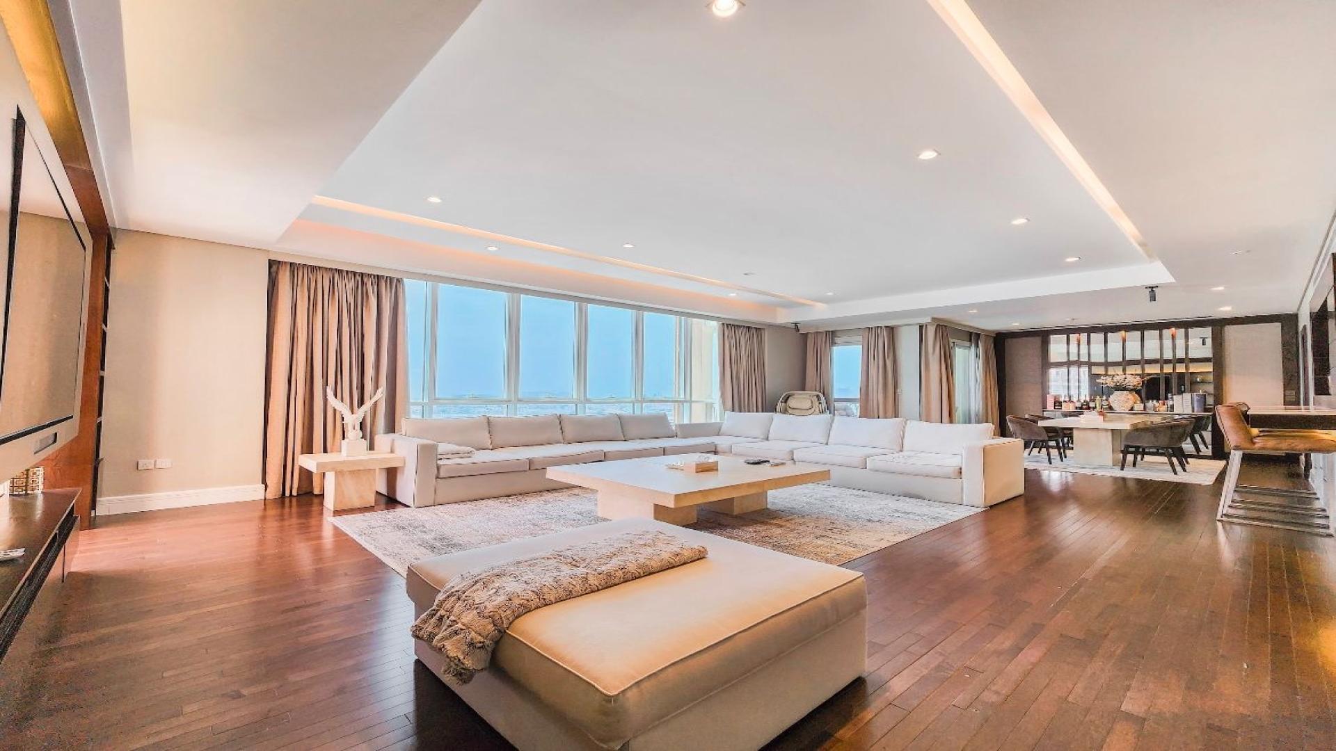 Luxurious living room in Marina Residences 2 apartment, Palm Jumeirah, available for rent