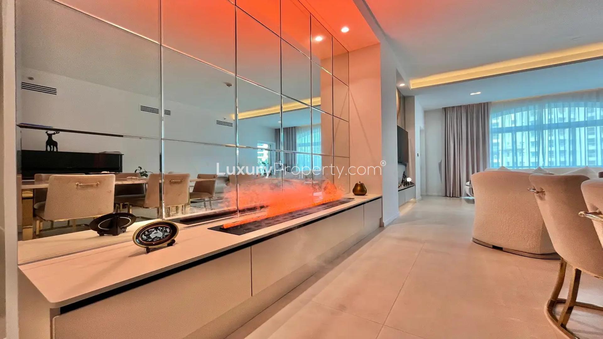 Modern kitchen in fully upgraded Palm Jumeirah apartment, Golden Mile 9, low floor