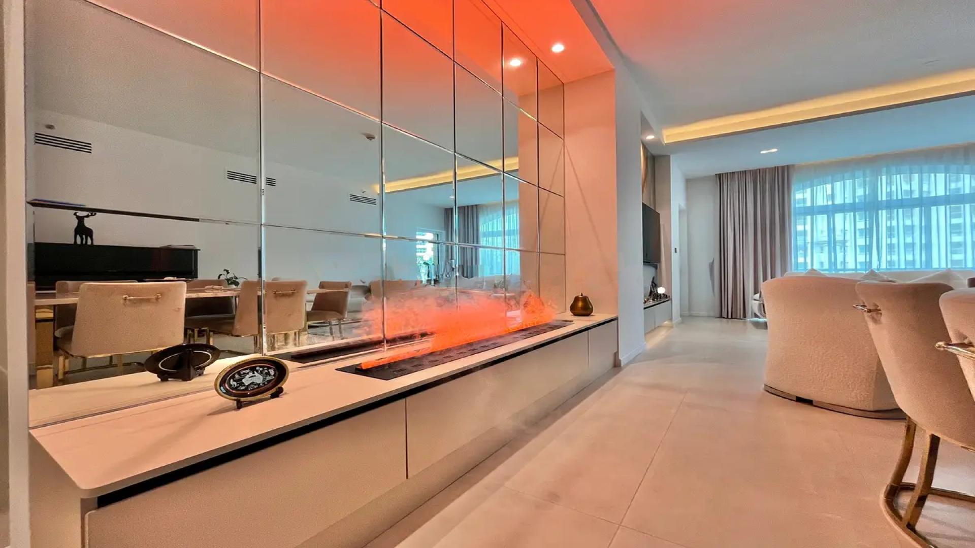 Modern kitchen in fully upgraded Palm Jumeirah apartment, Golden Mile 9, low floor