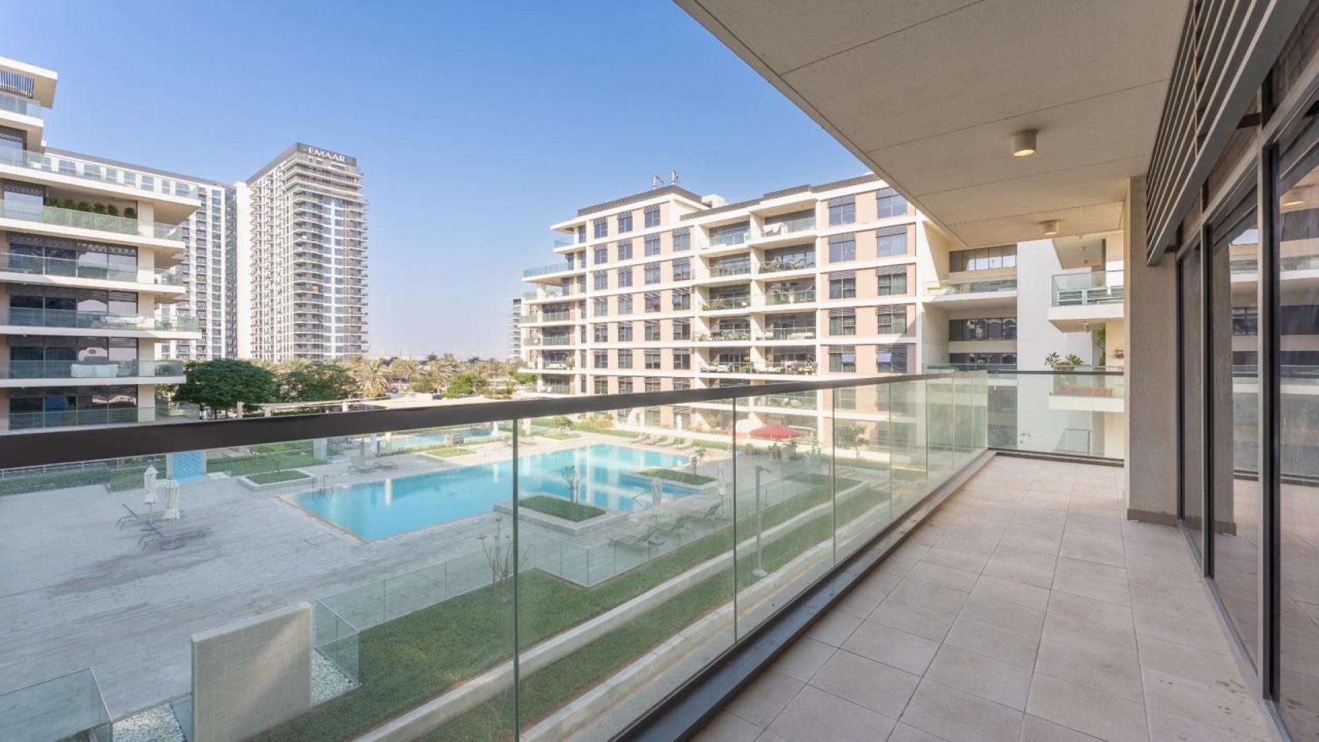 Spacious living room in Mulberry 2 at Park Heights, Block B apartment for rent