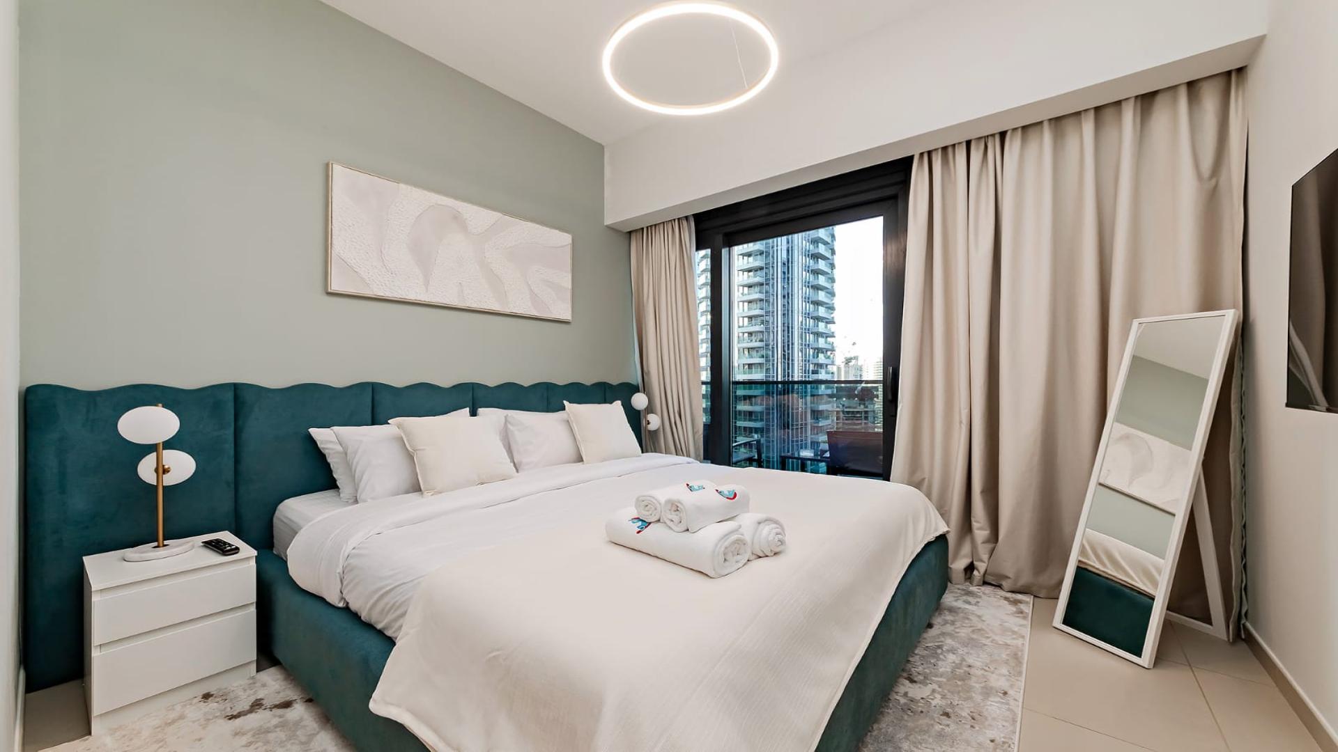 Luxurious dining area with Italian furniture in Downtown Dubai apartment for rent