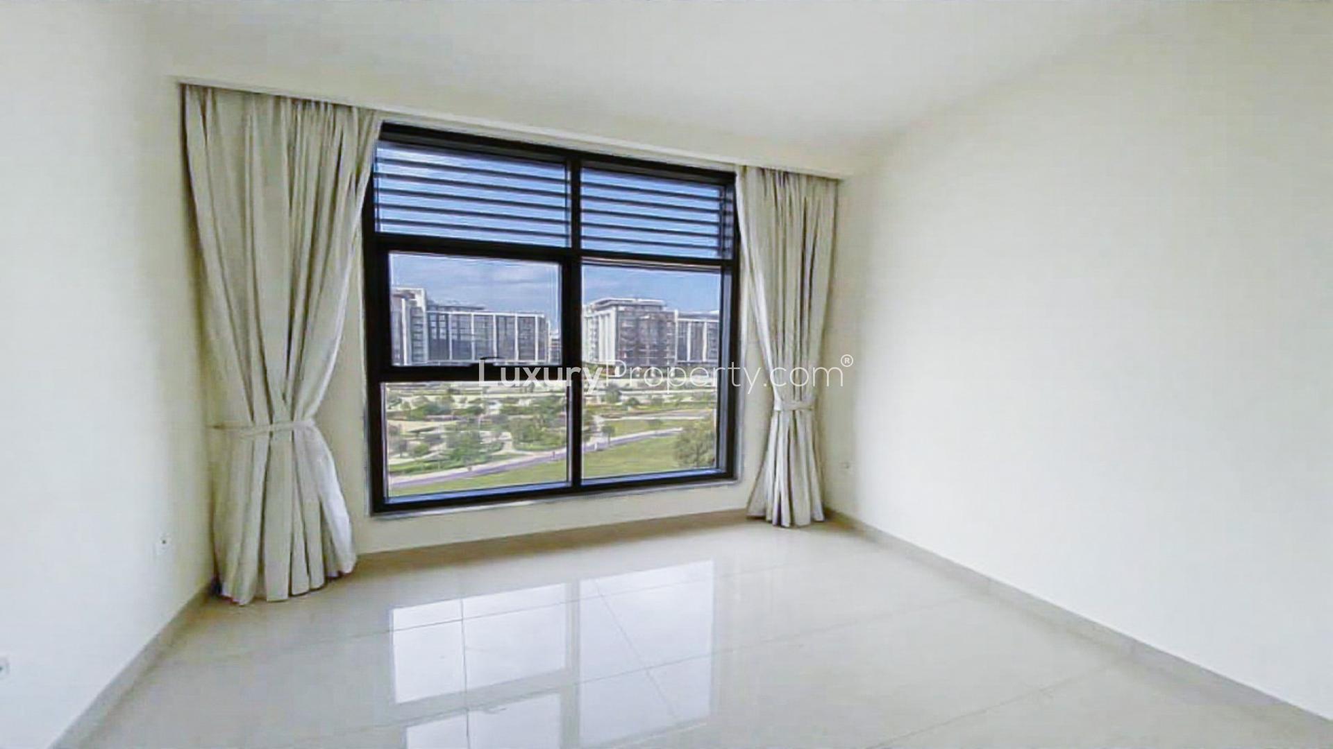 Modern kitchen in 3-bedroom apartment, Mulberry 2, Park Heights, DHE, for rent