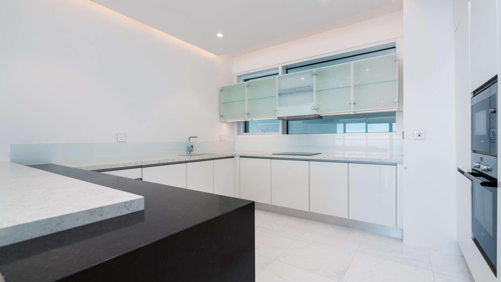 Bright apartment with panoramic sea views in 1 JBR, Dubai, featuring large windows