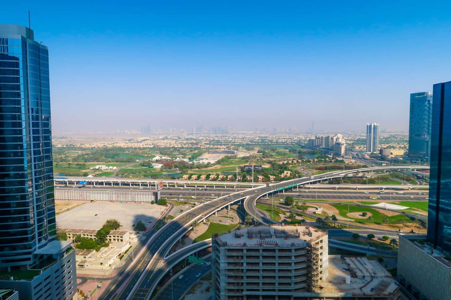 Modern kitchen in furnished 3-bedroom apartment, 23 Marina, Dubai Marina for rent