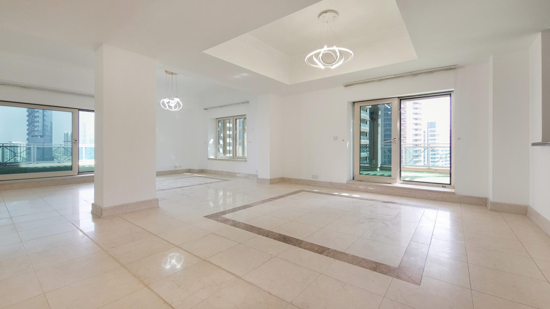 Spacious terrace with pergola in Dubai Marina duplex apartment for rent, Emaar 6 Towers